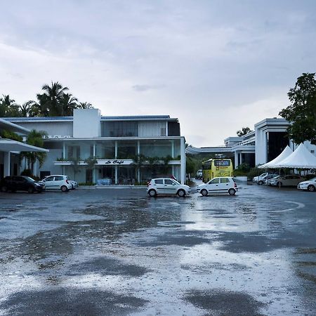 Treebo Trend Al Saj Convention Centre Kazhakuttam Exterior foto